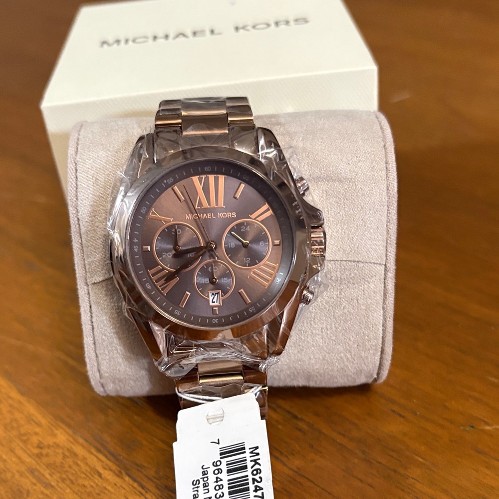 Michael Kors Rose Gold Men's Watch - Picture 2 of 4